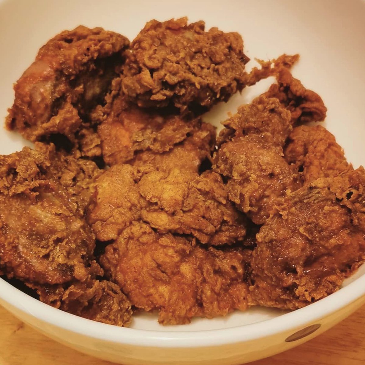 Nevermind Kentucky Fried Chicken... British Fried Pigeon and Pheasant looks the real deal! 😋 

#pheasant #pigeon #woodpigeon #woodpigeonbreast #woodpigeonrecipe #pheasantrecipe #sustainablecooking #fieldtofork #ethicalcooking #hunting #shooting #fieldsports #shootingpheasant