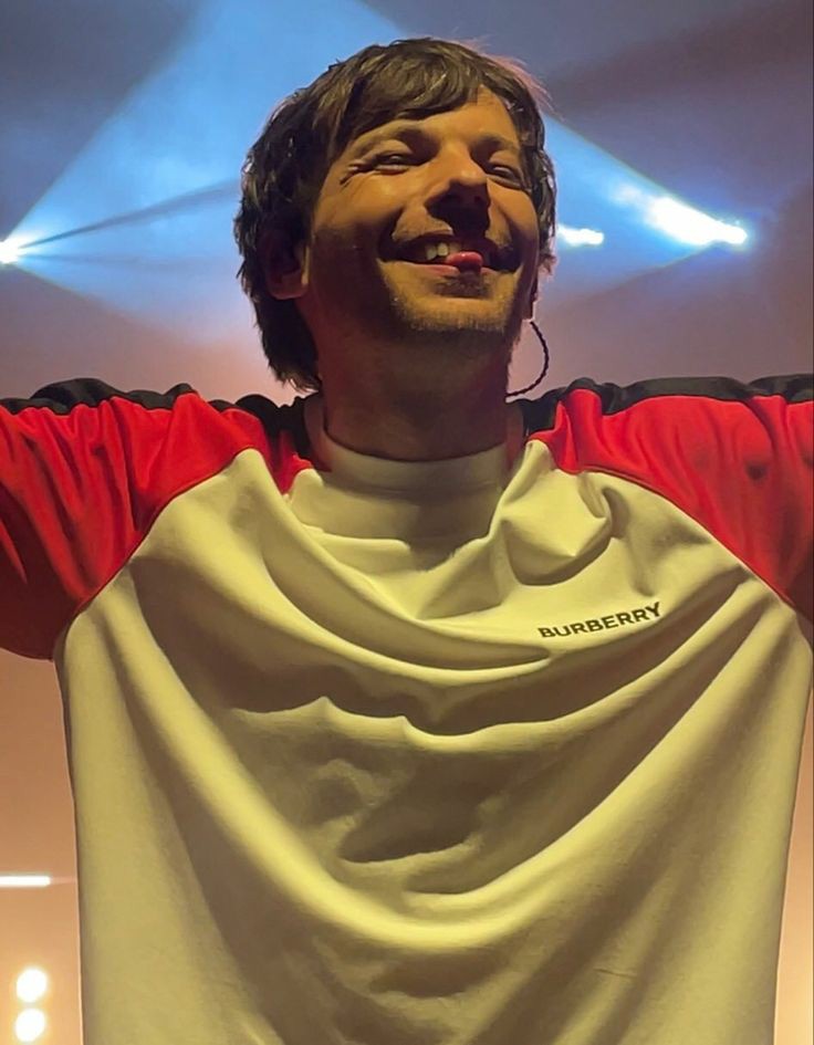 kittenaslouis's tweet image. his little tongue 😭🤏💞