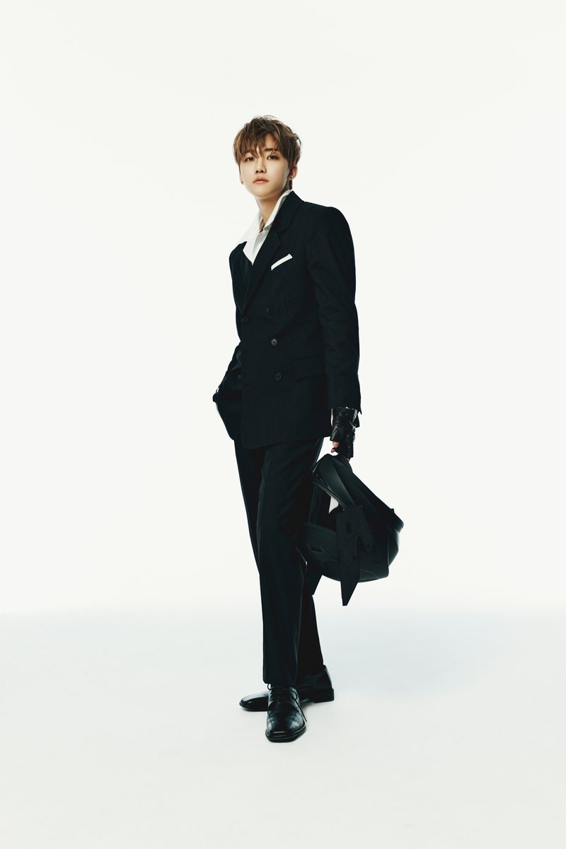 Iouzaimin's tweet photo. There's no way I don't show up tonight, radiating an intimidating aura that will stick with you for the next few days. As previously stated, we shall do something unexpected, and it is now my turn. https://t.co/fVutRYFDJm