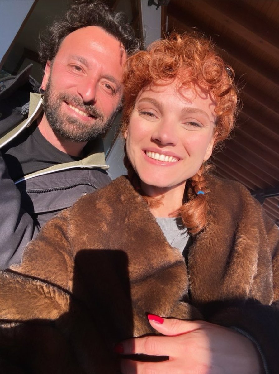 noormedo25's tweet photo. They look good together ❤️❤️
#ÜçKızKardeş
#Minfit https://t.co/7P02o0y0lf