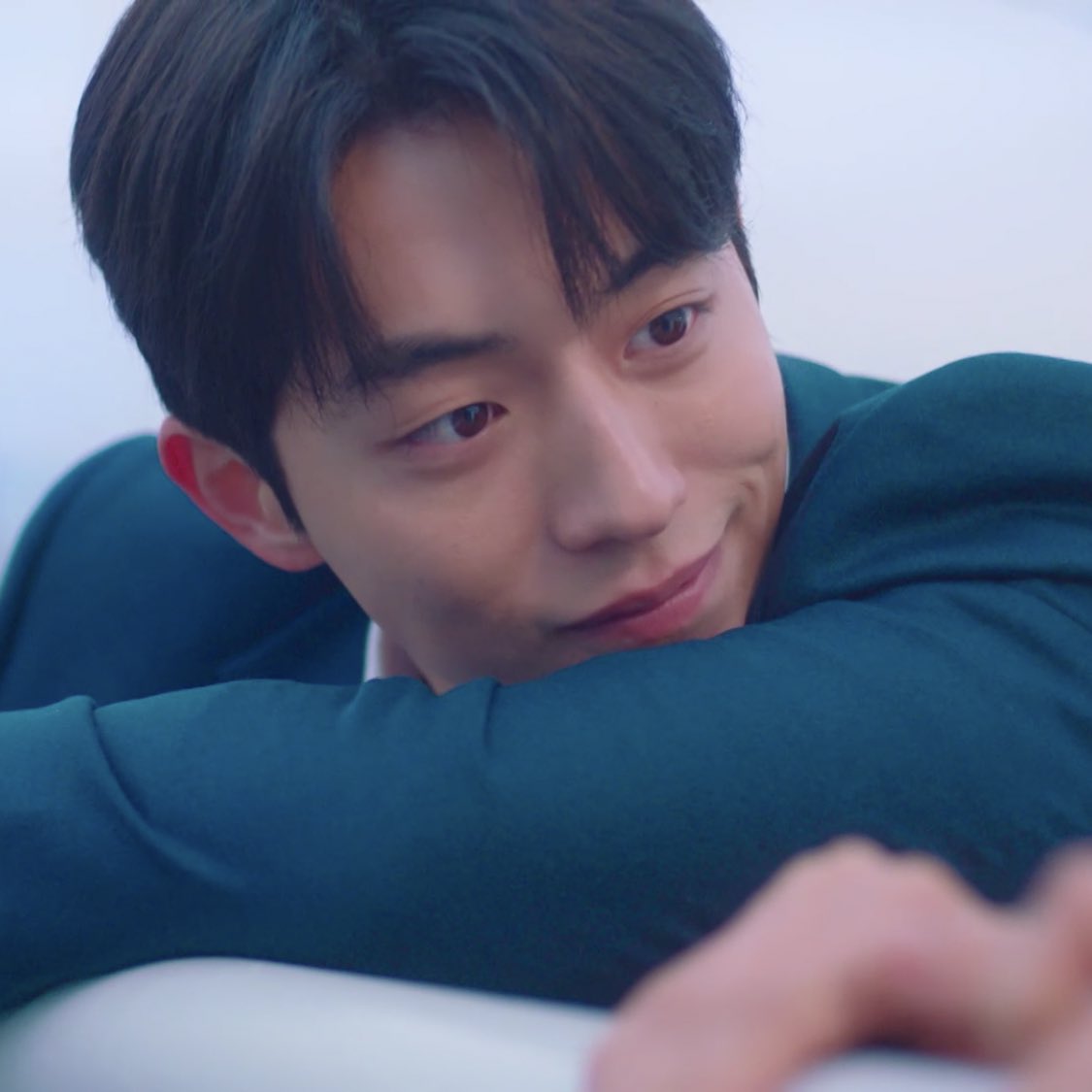 loverdramas's tweet photo. 백이진 얼굴 파묻는 스킬 어쩔건데 심장 터짐 https://t.co/qAm847RejV