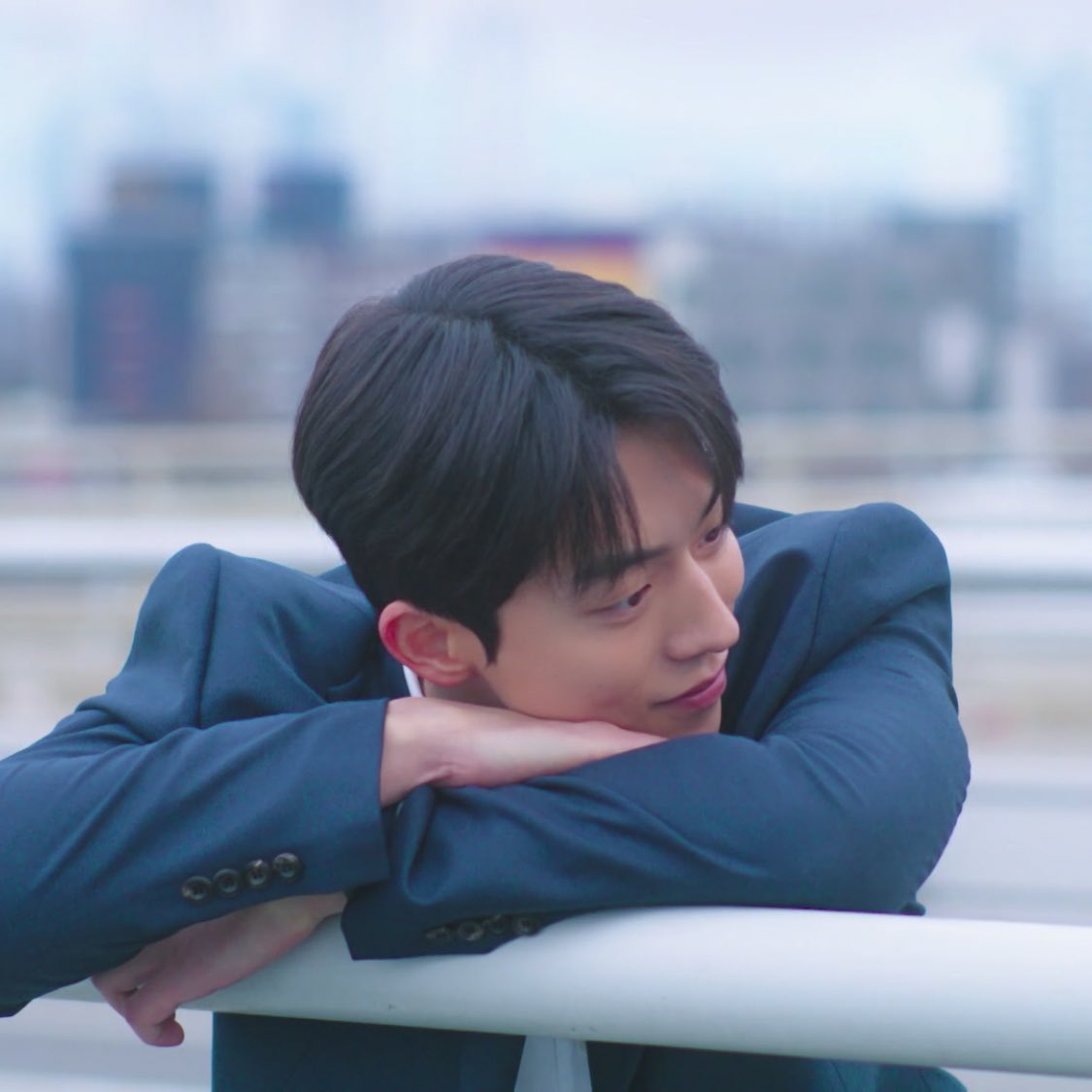loverdramas's tweet photo. 백이진 얼굴 파묻는 스킬 어쩔건데 심장 터짐 https://t.co/qAm847RejV