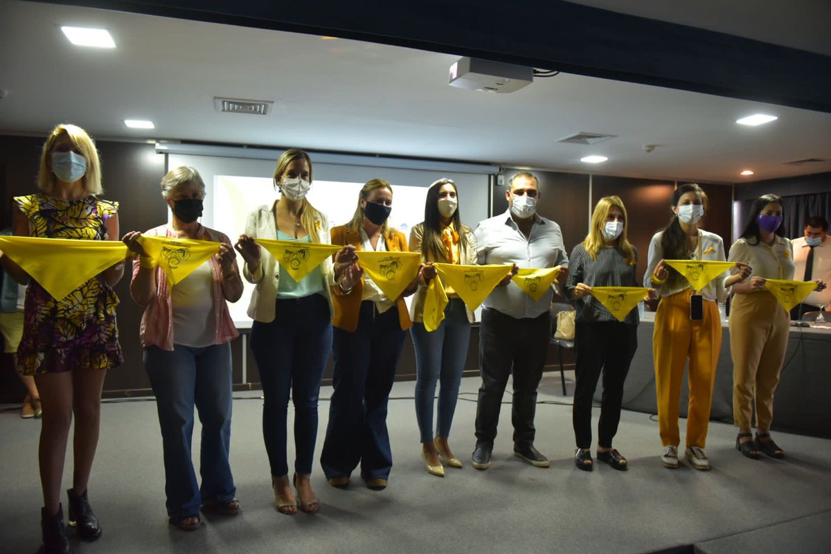 FRenPBA's tweet photo. 🎗DIA MUNDIAL POR LA ENDOMETRIOSIS 🎗

Compartimos imágenes de la jornada “Endometriosis y Trabajo” que se realizó en @HCDiputadosBA donde expuso la diputada @Debogalan y de la que participaron legisladores y legisladoras del @FrenteRenovador. 

#LeyDeEndometriosisYa 💛 https://t.co/hCrfz4Qrc4