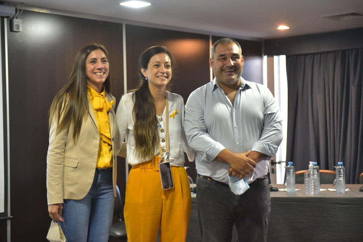 FRenPBA's tweet photo. 🎗DIA MUNDIAL POR LA ENDOMETRIOSIS 🎗

Compartimos imágenes de la jornada “Endometriosis y Trabajo” que se realizó en @HCDiputadosBA donde expuso la diputada @Debogalan y de la que participaron legisladores y legisladoras del @FrenteRenovador. 

#LeyDeEndometriosisYa 💛 https://t.co/hCrfz4Qrc4