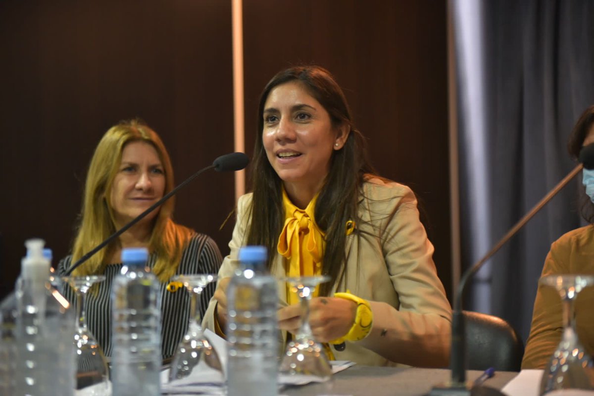 FRenPBA's tweet photo. 🎗DIA MUNDIAL POR LA ENDOMETRIOSIS 🎗

Compartimos imágenes de la jornada “Endometriosis y Trabajo” que se realizó en @HCDiputadosBA donde expuso la diputada @Debogalan y de la que participaron legisladores y legisladoras del @FrenteRenovador. 

#LeyDeEndometriosisYa 💛 https://t.co/hCrfz4Qrc4