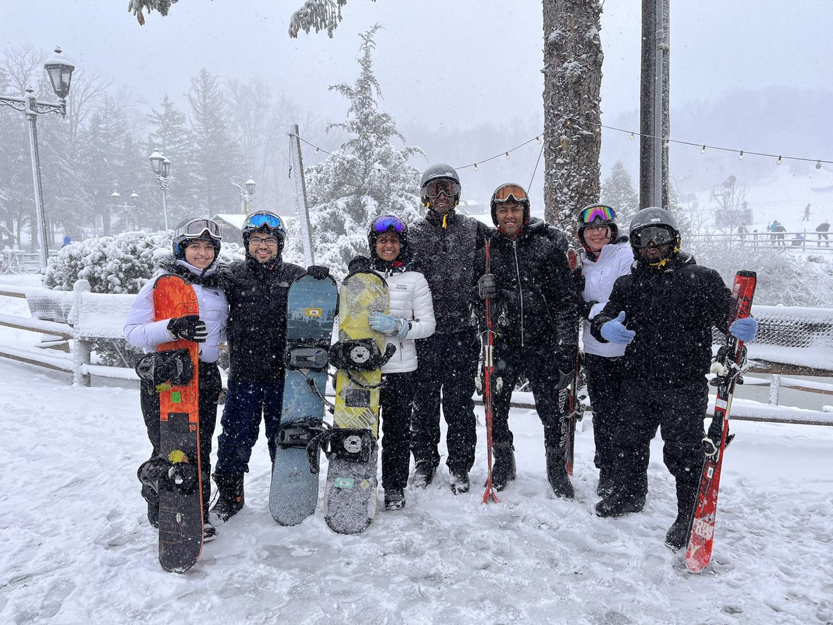 amarcn07's tweet photo. This weekend was so much fun! My first experience skiing and snowboarding. Thank you so much for my friends to come through PA to make it a movie! @rayanamatin @nahkahoz @eggnusha @Devansh16065413 @SumanthNallamo1 https://t.co/2xCSo91xPE