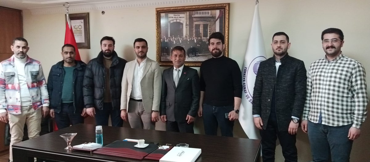 Tenekeciler ve Madeni İşler Esnaf Odası Başkanı Hamdi Çelik ve yönetim kuruluna hayırlı olsun ziyaretinde bulunduk.

 Başkan Hamdi Çelik ve yönetimine yeni dönemde yapacakları çalışmalarda başarılar diliyoruz.