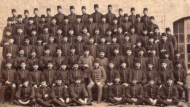 istuniresmi's tweet photo. Gelin, 1919 yılında, İstanbul’un işgaline bir tepki olarak başlayan 14 Mart Tıp Bayramı’nın tarihine kısaca bir göz atalım. https://t.co/QjBeRLWxnR