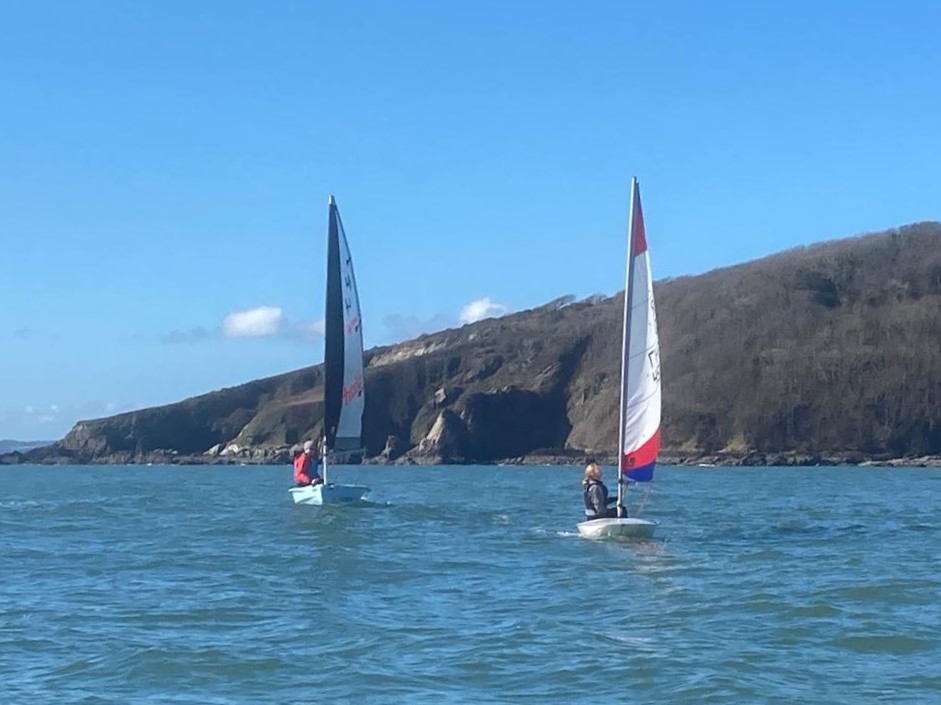 FoweySailing's tweet photo. Stunning day for @RYA  #sailing lesson with #Fowey Gallants Sailing Club tuition in the mouth of @FoweyHarbour #sailingboat #sailingworld #sailboats #sail #sailinglife #sailinglessons https://t.co/ExDTnje9rB
