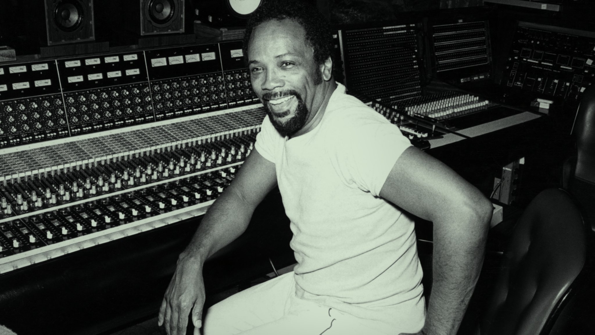 HAPPY 89th BIRTHDAY to Quincy Jones. One of the greatest Music Producers of all time. 