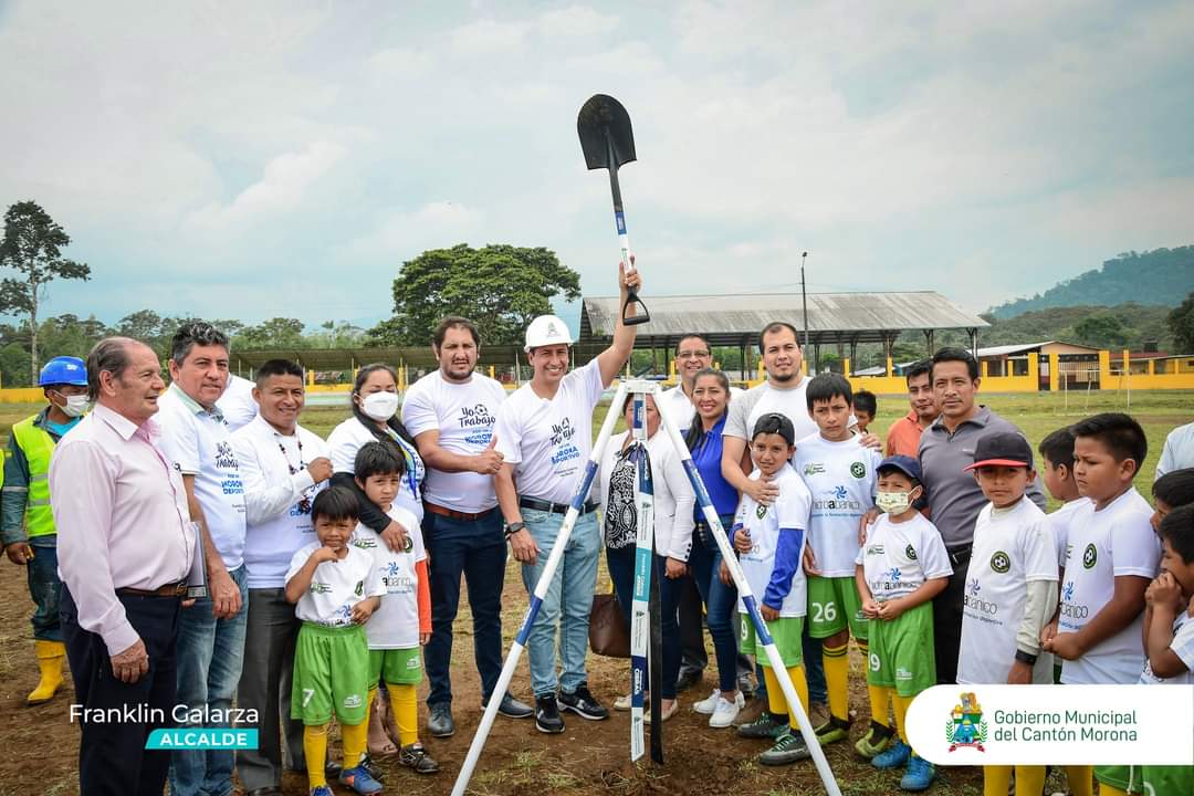 El Municipio realizó la ubicación de la primera piedra del proyecto denominado: “Adecuación con césped sintético del estadio de la parroquia Proaño”, con una inversión de 375,009,42 más Iva, con un plazo de ejecución de 210 días (7 meses)