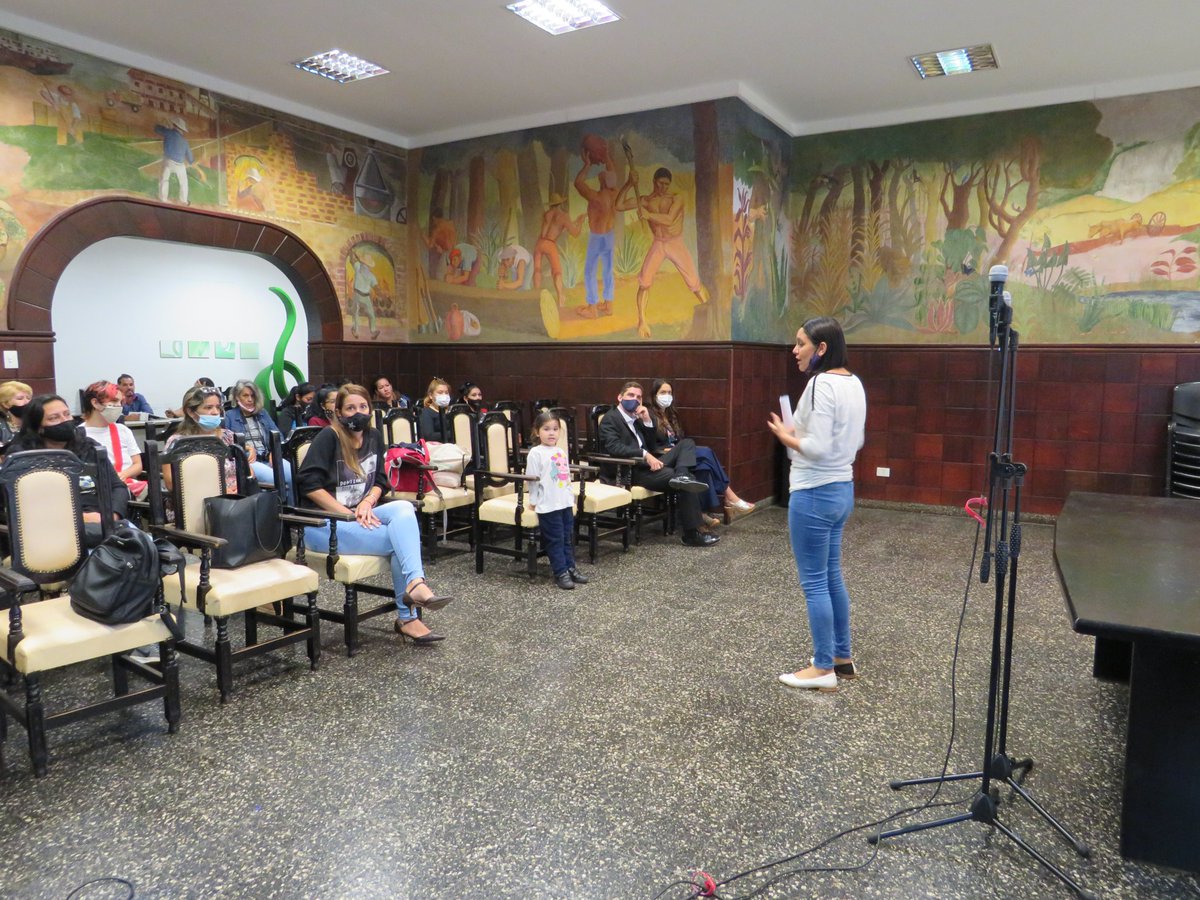 MisionesMumala's tweet photo. ✨TALLER "Derechos Conquistados"

El pasado viernes se realizó un taller abierto, en el Sum del Palacio del Mate en el cual se hizo énfasis uno de los derechos mas importantes para nosotras, que es la participación en la política y el derecho al sufragio.

#MujeresEnLaPolitica https://t.co/fC0S76MYcJ