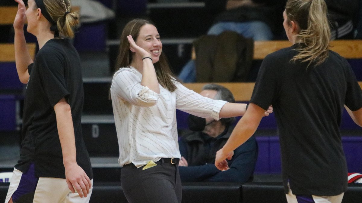 UWWWomensHoops's tweet photo. As we get set to depart for Pittsburgh, we are excited to announce that assistant coach Kirsten Hammer has been selected to the prestigious @WBCA1981 Thirty Under 30 list for the 2021-22 season! https://t.co/Q09ubl84Pq

#d3hoops | #PoweredByTradition https://t.co/r1GHPzSkAe