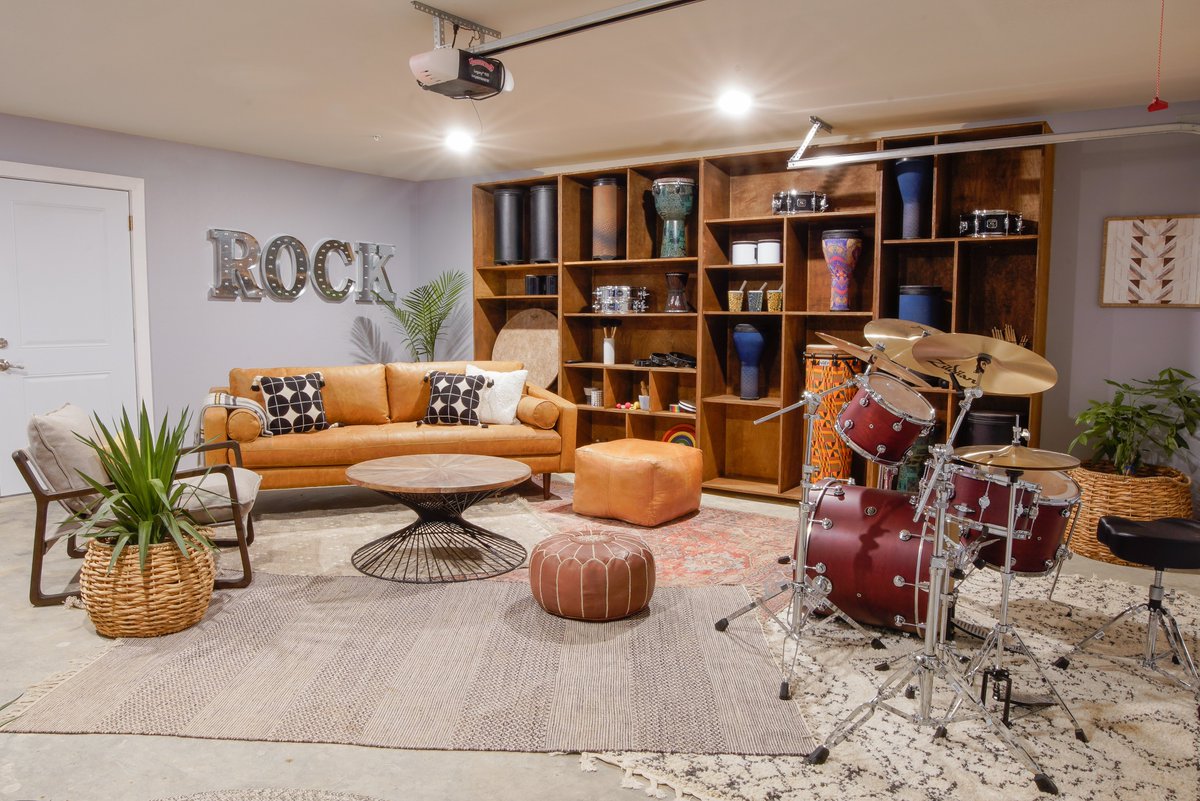 In this week’s episode of Extreme Makeover: Home Edition…
The design team is surprising two families with a duplex. 

Catch this episode tonight at 8pm, only on The Home Channel, DStv 176. 

Repeat times:
Tue 08:00 | Wed 12:00 | Thu 16:00