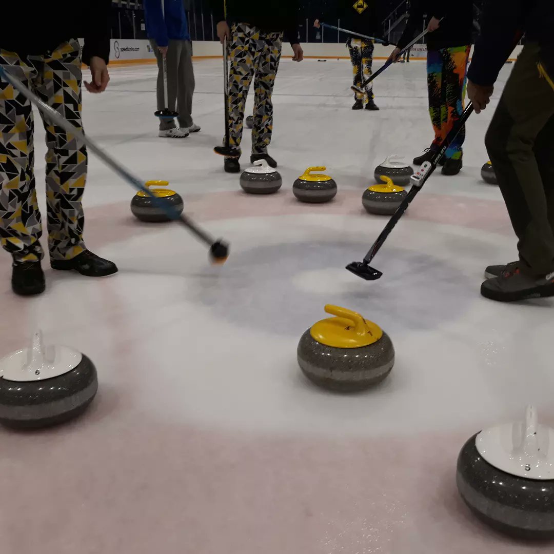 Curlingbond's tweet image. 📷 Richard Boezerooij en Sylvia Hummel 
#curling #curlen #curlingtoernooi #rolstoelcurling #rolstoelsport #wheelchaircurling #SamenSporten #Gezelligheid #vriendschap
