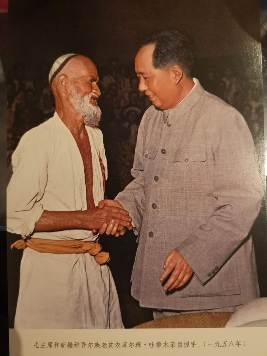 bammyschemer11's tweet photo. Mao meeting a Uyghur who walked all the way from Xinjiang to meet him https://t.co/fwhQgCSnjv