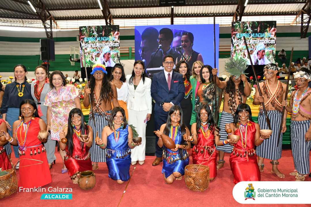 MoronaOfc's tweet photo. Franklin Galarza alcalde de Morona, dio su saludo de bienvenida a todas las mujeres de la Amazonía Ecuatoriana y el mundo quienes acudieron al evento mundial de la Primera Cumbre Amazónica "Nua Kakaram" a desarrollarse en la ciudadanía de Macas. https://t.co/oxKgDh4HrQ