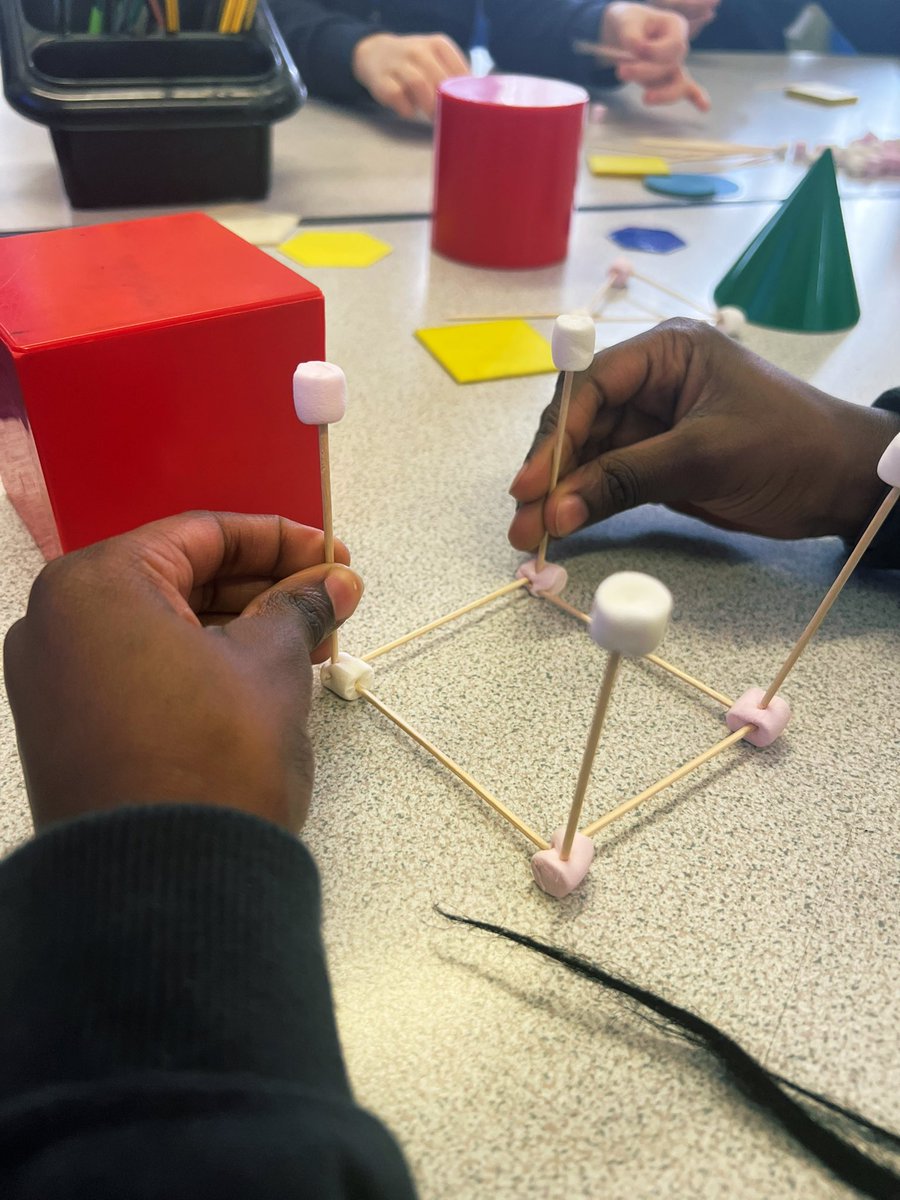miss_bradfield's tweet photo. Today we had great fun making 2D and 3D shapes using marshmallows. What shapes can you find? 🔵🟩🔺@PelhamPrimary_ @trustilluminate #maths #education #yeartwo https://t.co/fpQdUxza0G