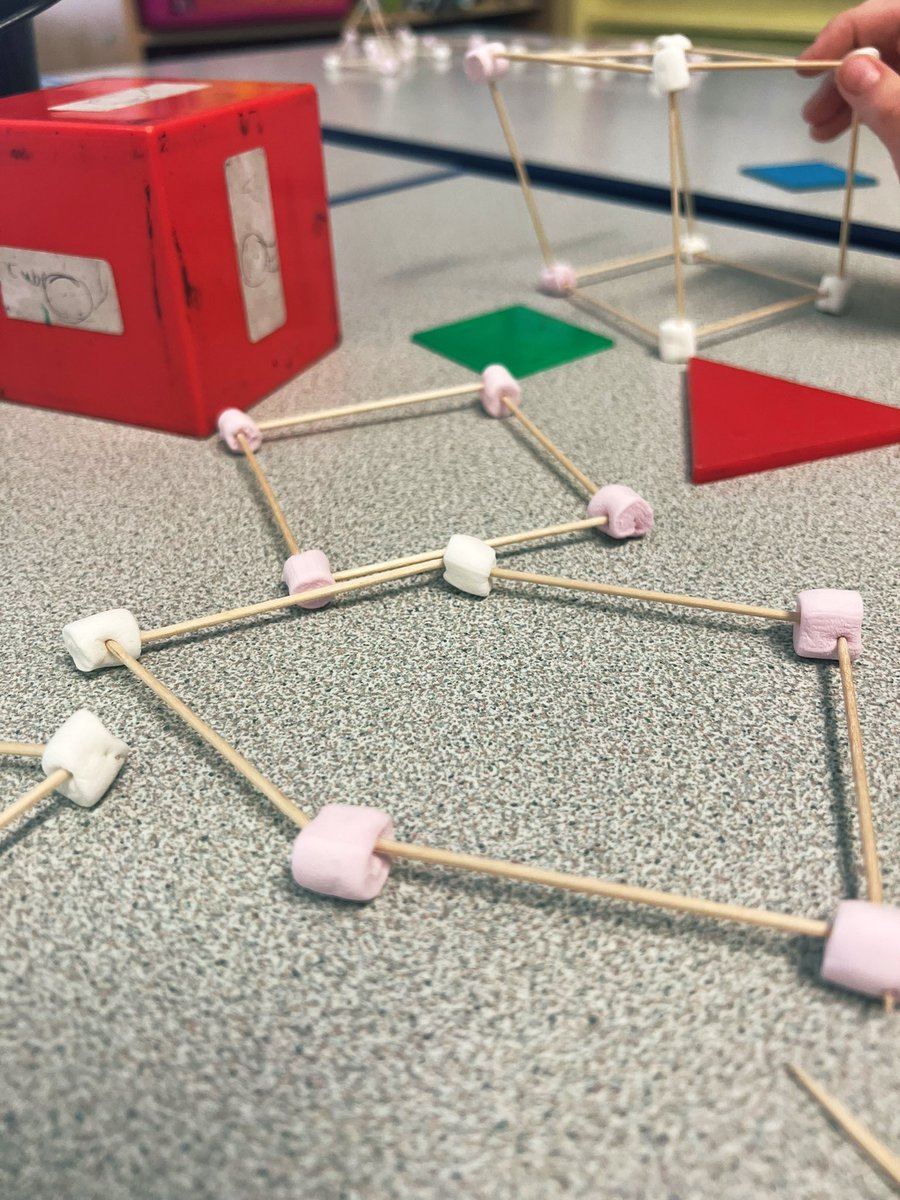 miss_bradfield's tweet photo. Today we had great fun making 2D and 3D shapes using marshmallows. What shapes can you find? 🔵🟩🔺@PelhamPrimary_ @trustilluminate #maths #education #yeartwo https://t.co/fpQdUxza0G