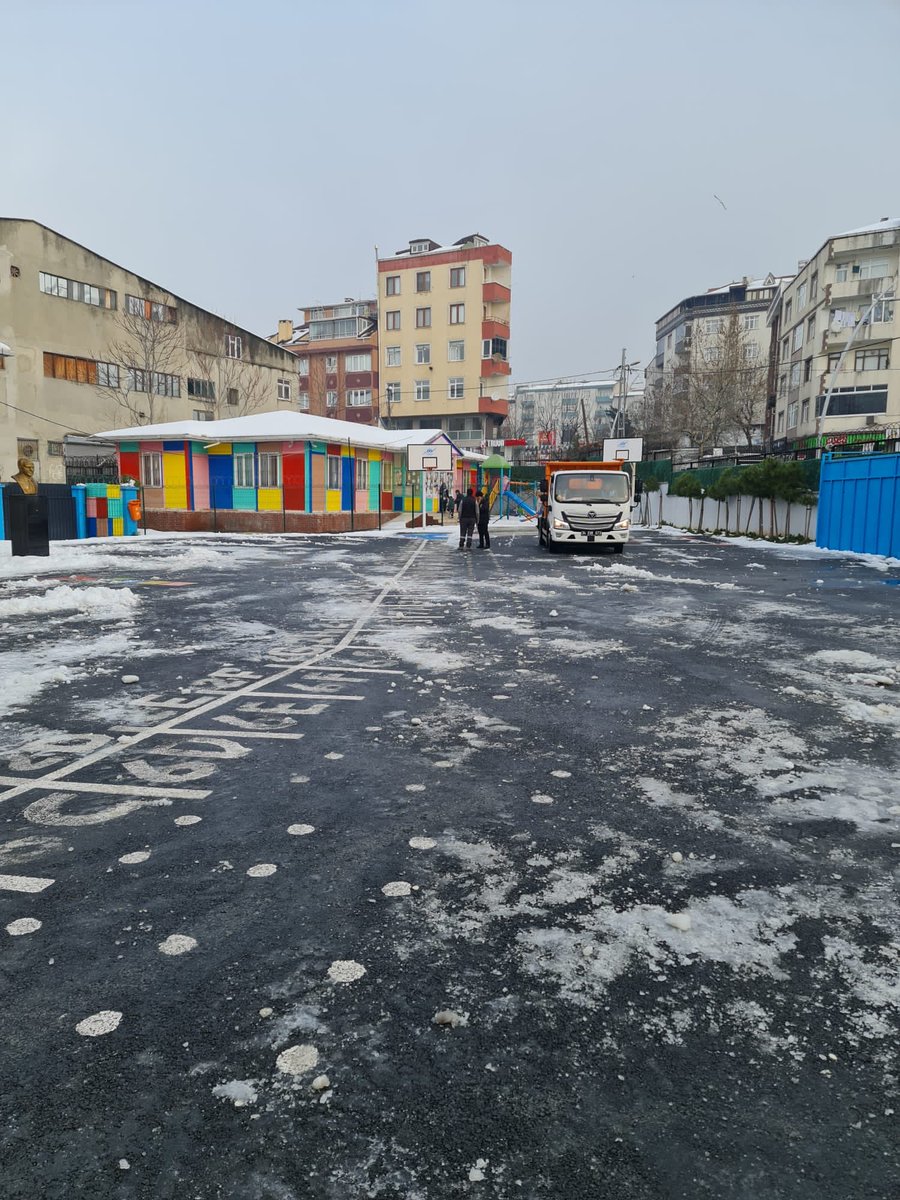 Okul bahçemizin temizliği ve tuzlanmasında desteklerinden dolayı @sultangazibld ve Belediye Başkanımız ⁦ Sayın <a href="/avadursun/">Abdurrahman Dursun</a>⁩’a teşekkür ederiz.@sultangaziilcemem <a href="/necatitekbas/">Necati TEKBAŞ</a> ⁦<a href="/esay80hotmailc1/">esay80@hotmail.com</a>⁩