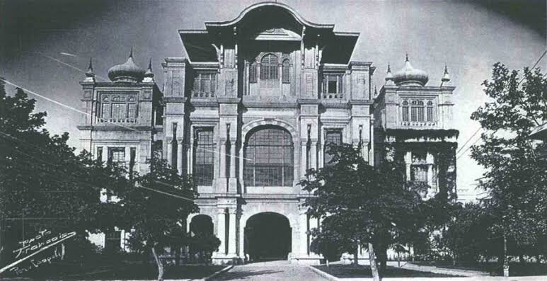 istuniresmi's tweet photo. Türkiye’de modern tıp eğitimi 14 Mart 1827 tarihinde Hekimbaşı Mustafa Behçet'in önerisiyle, Şehzadebaşı’ndaki Tulumbacıbaşı Konağı'nda Cerrahhane-i Amire ve Tıphane-i Amire adıyla kurulan ilk cerrahhane ile başlamıştır. https://t.co/veNEoitRWZ