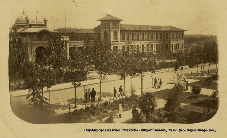 istuniresmi's tweet photo. 2. Mahmut döneminde inşa edilen bu kurumlar daha sonra (İstanbul üniversitesine bağlanan) Mekteb-i Tıbbiye-i Şahane ismini alacak kurumun temellerini oluşturmaktadır. İlk 14 Mart kutlaması da modern tıp eğitiminin başlangıç tarihi temel alınarak 1919'da bu okulda gerçekleşmiştir. https://t.co/VJQEmoYrXm