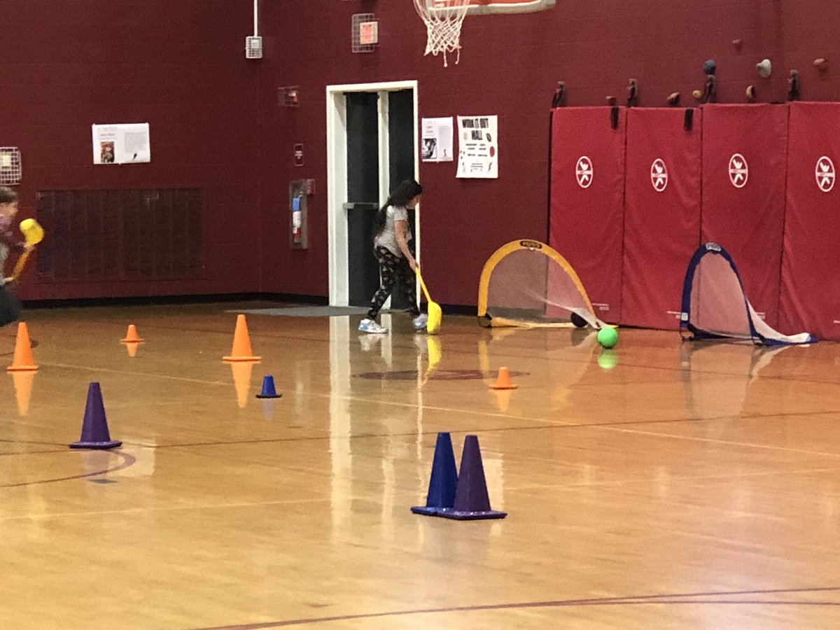TeresaM_Smith's tweet image. Our first day of the @napls_ps  Wellness Olympics.  Students are having fun as they compete with their peers.  #learningtofly #3rdgraders