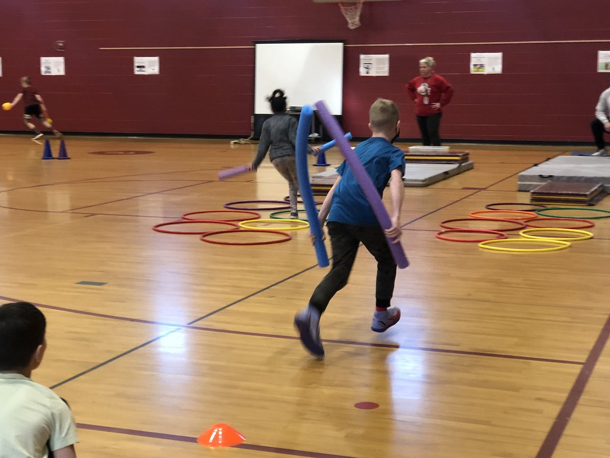 TeresaM_Smith's tweet image. Our first day of the @napls_ps  Wellness Olympics.  Students are having fun as they compete with their peers.  #learningtofly #3rdgraders