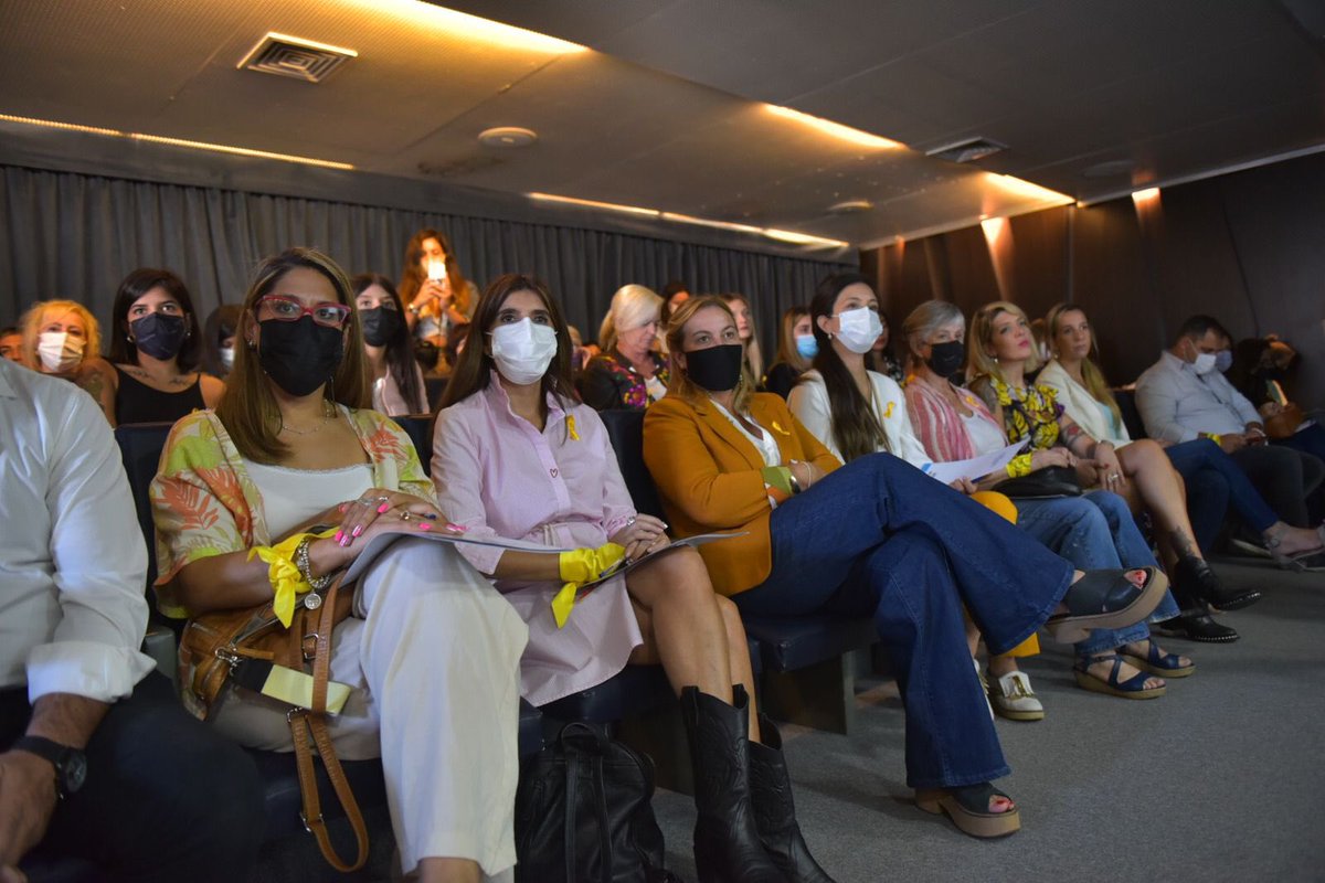 HCDiputadosBA's tweet photo. 🏛🎗En el marco del Mes internacional de la Mujer Trabajadora y el Día de la visibilidad de la Endometriosis, se realizó la charla Endometriosis y Trabajo, organizada por la diputada @Debogalan. https://t.co/2AW5aR23oZ