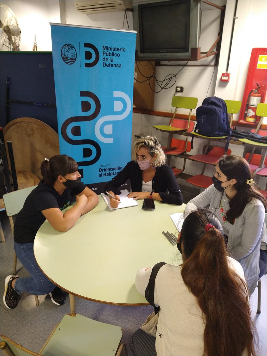 MPDefensaCABA's tweet photo. En el marco del #8M estuvimos en el #CeSAC20 #BajoFlores brindando asesoramiento e información sobre temáticas vinculadas al acceso a los derechos básicos. https://t.co/RujRAwurOb