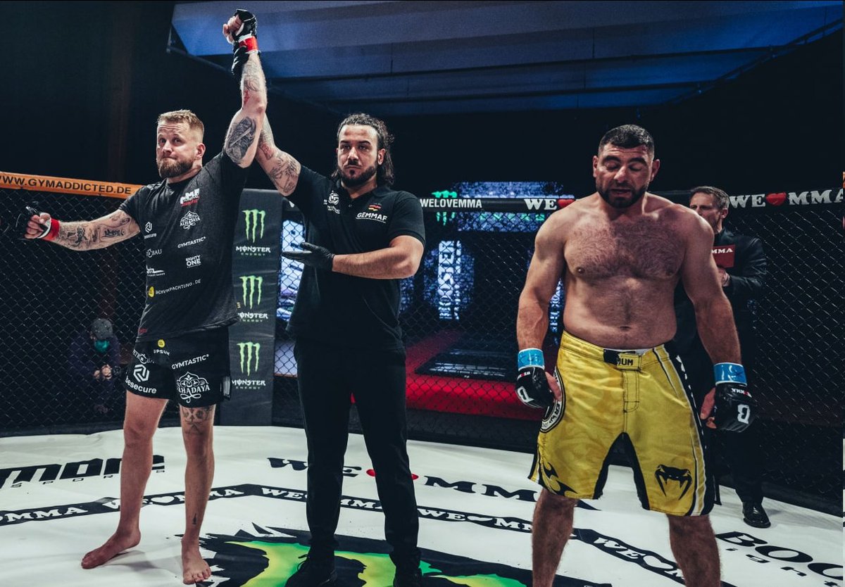 GnP1de's tweet image. Im Hauptkampf der 55. Ausgabe von We Love MMA setzte sich Mario Wittmann auch im Rückkampf gegen Veselin Dimitrov durch und gewann via T.K.o. durch Ground and Pound in Runde eins. #gerMMAny #MMA 
(Foto:Patrick Harazim/WLMMA)