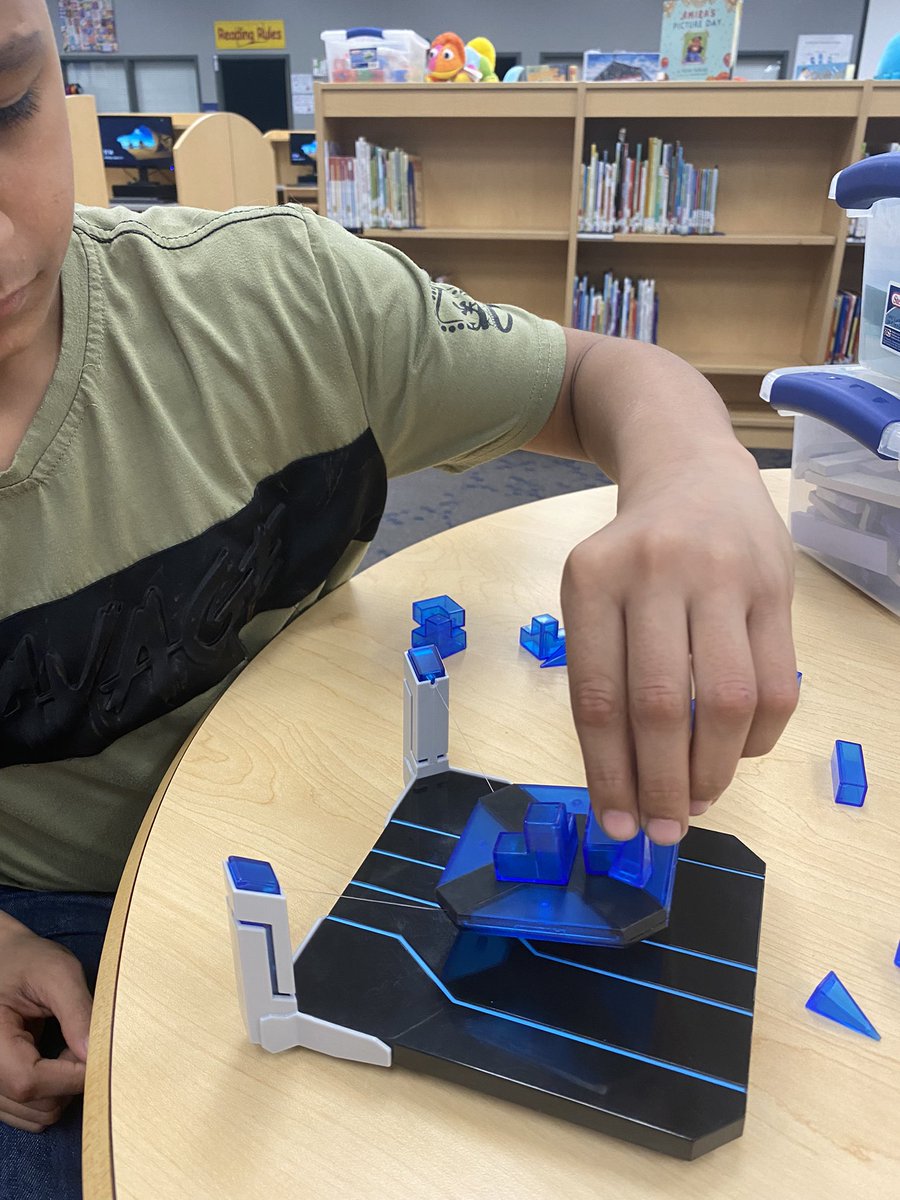 watters_connie's tweet photo. M@k3r Sp@c3 wE3k @LeesburgBlazers @LESPrincipal84 @SnapCircuits @PlayOsmo @Magnatiles the students just❤️ MakerSpace week. https://t.co/7YqrxzOI5U