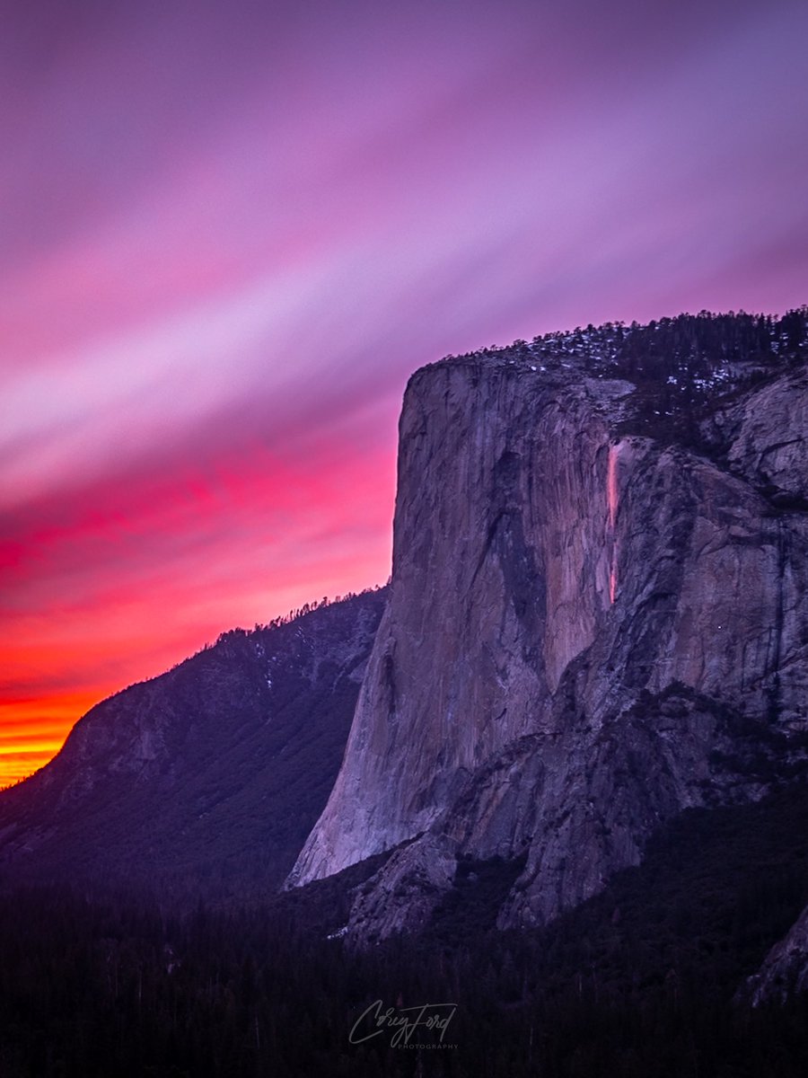 flightlevelfoto's tweet image. Yosemite is cool, even when it’s on fire 🔥