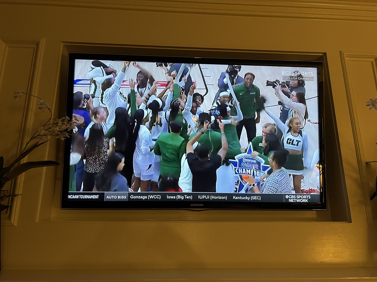 KarenPopp_'s tweet photo. So proud of the Charlotte 49ers!! C-USA Champions.  Finished #1 in the regular season and won the C-USA tournament. NCAA Tournament, here we come! Go Niners! #Niners, #Charlotte49ers, https://t.co/0ABxdA7Mzb