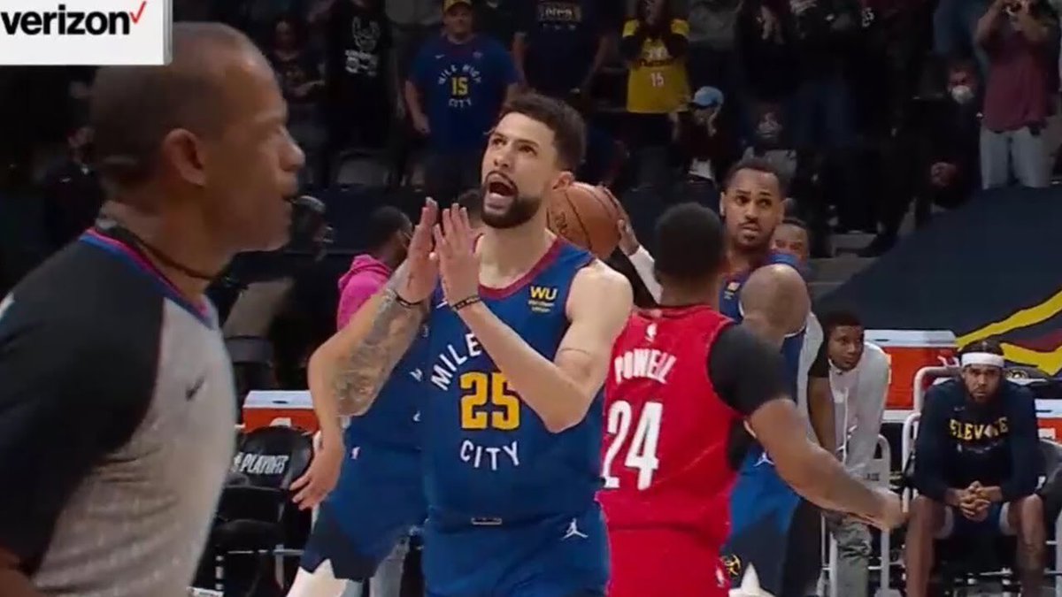oldnbatweetz's tweet photo. Who remembers when Dame was torching the Nuggets so bad he had Austin Rivers praying for him to finally miss 😭 https://t.co/GFQC8futD2