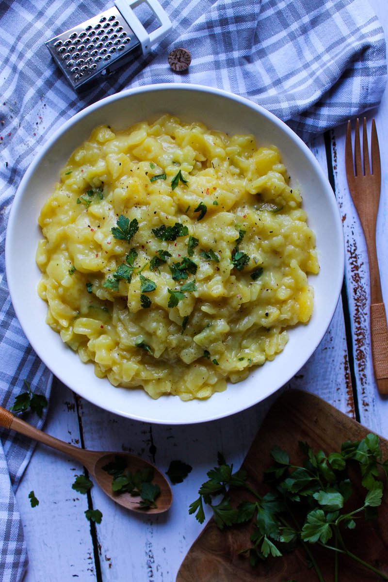 cook_homey's tweet photo. German Potato Salad 🥔

This make-ahead German potato salad without mayo, also known as Bavarian or Viennese potato salad, is a fantastic side dish for many tasty dishes. You can enjoy it with schnitzel, sausage, or even on its own.

Recipe : https://t.co/HK5XRAsBEF https://t.co/d3m5SOQAds