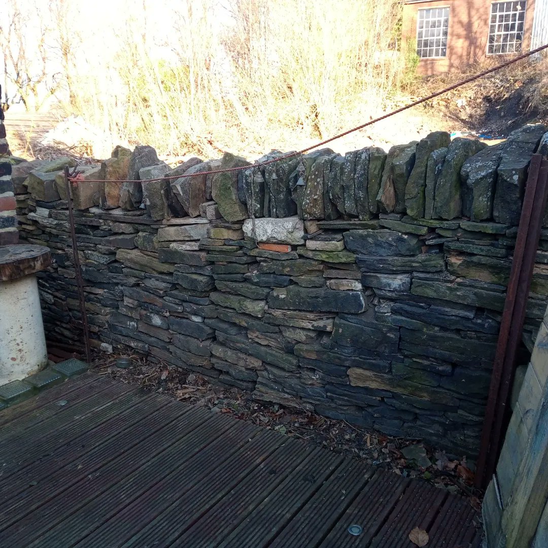 alip1000's tweet photo. How the morning started, how the afternoon is going. Not cow proof but it'll do. #holidayworking #walling #sunshine https://t.co/gpTM1HwCPm