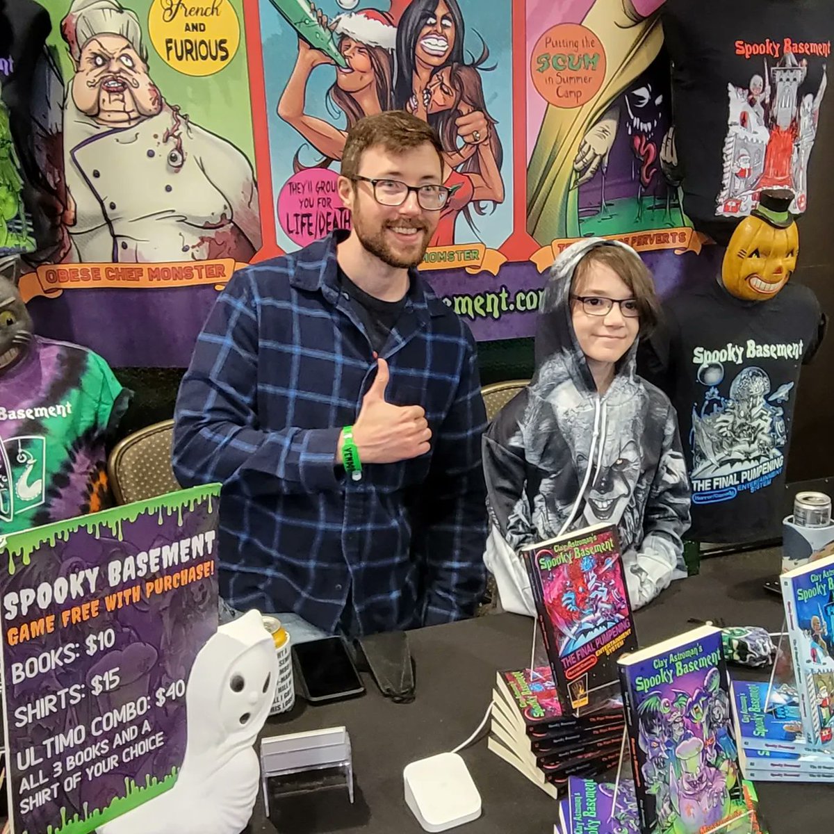 ClayAstroman's tweet photo. Ayooo, @MonsterManiaCon was a blast! It was awesome to chill with so many new and old fans/friends, especially after two years of hermitude. We're planning on coming back in August for one FINAL Spooky Basement show, so hope to see you there! πππ
#spookybasement #monstermania https://t.co/NNKFScAqFV