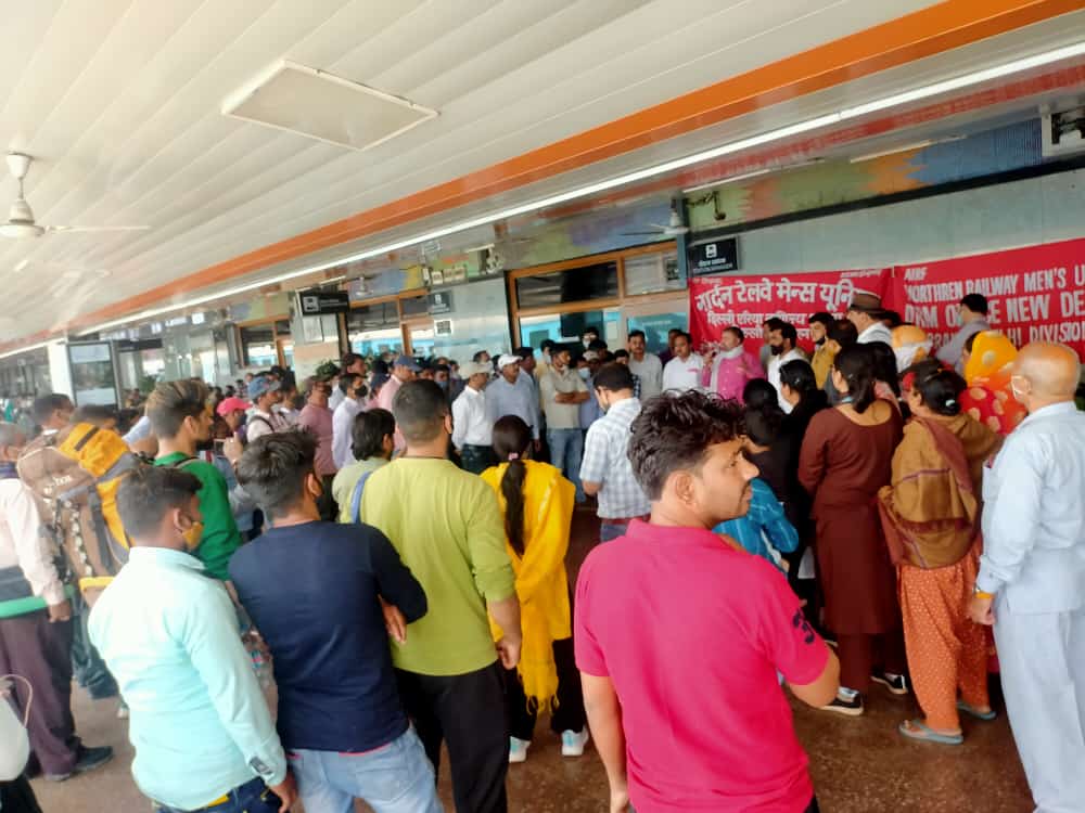 हम होंगे कामयाब एक दिन
हमें पूरा है विश्वास पुरानी पेंशन एक दिन में नहीं बहाल होगी लेकिन एक दिन अवश्य बहाल होकर रहेगी NER, IZN, KGM शाखा
#NPSGoBack
#निजीकरणबंदकरो 
 <a href="/PMOIndia/">PMO India</a> 
<a href="/RailMinIndia/">Ministry of Railways</a> 
<a href="/shivgopalmishr1/">Shiv Gopal Mishra</a> 
<a href="/IznNermu/">NERMU/IZN</a>
<a href="/dehshat143/">राहुल सक्सेना (NERMU)</a>
<a href="/NRMUDelhiSocial/">Northern Railway Men's Union, Delhi Division</a>