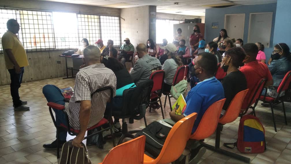mision_ribaslar's tweet photo. #14Mar Se desarrolla reunión en la Sede del Ipasme con los 9 municipios  coordinadores académicos, administradores escolares, y el coordinador del sistema SIGE recibiendo orientaciones de la estructura Estadal de la Misión Ribas.

#PescadoresDePaz https://t.co/NNPofdZhFt