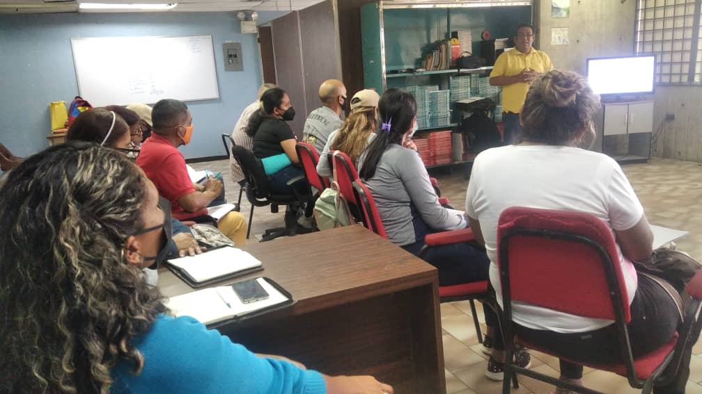 mision_ribaslar's tweet photo. #14Mar Se desarrolla reunión en la Sede del Ipasme con los 9 municipios  coordinadores académicos, administradores escolares, y el coordinador del sistema SIGE recibiendo orientaciones de la estructura Estadal de la Misión Ribas.

#PescadoresDePaz https://t.co/NNPofdZhFt