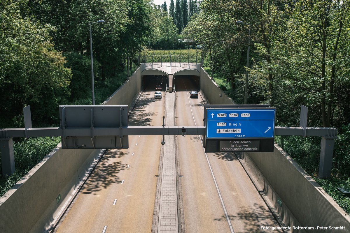 Stadsbeheer010's tweet image. LetOp: vannacht 00.30-06.00u #Afsluiting #Maastunnel voor #Autoverkeer Noord naar Zuid. Omrijden kan via #Erasmusbrug of #Willemsbrug.
Tunnelbuis is dicht ivm maandelijkse inspectie+onderhoud vluchtdeuren+verhelpen storingen.
@rdamonderweg #OnzeTunnel
Info bit.ly/3w4tK5I