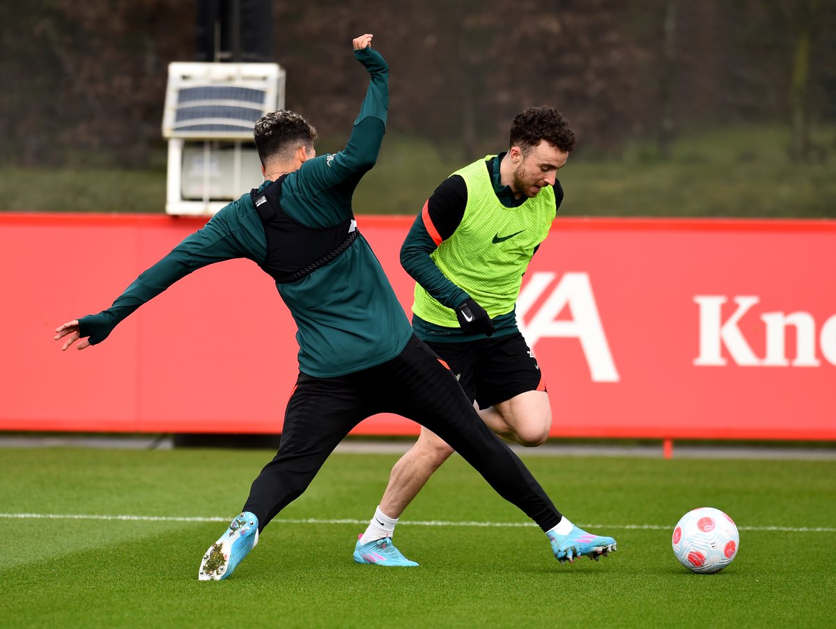 LFC's tweet photo. Preparing for #ARSLIV 👊 https://t.co/V2kKQkz1BS