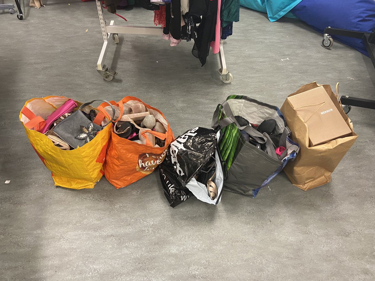 CglenHighSchool's tweet photo. Thank you to the S2 Leadership Academy who got some retail experience this morning sorting out our lovely range of prom dresses/suits/shoes and accessories for our #prelovedprom π https://t.co/VYSaugk5Ax