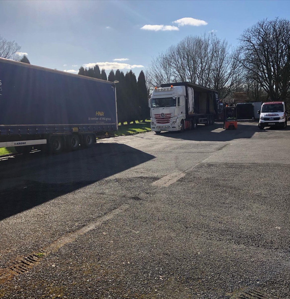 🚚💨 The weathers starting to turn and with it, dealer and customer products leave for their home as spring projects start to move forward 🙌🏻

📞 0330 058 2900
📧 info@arcticspas.co.uk
🌍 buildmyspa.com 

#hottubs #ArcticSpas #swimspa #spring #relax #sunshine #family