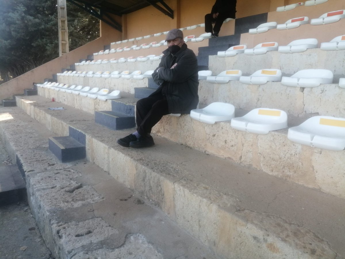 G_Medinense's tweet photo. En esta jornada caímos ante el CD Rioseco por 1-3, sabíamos que este partido sería difícil, aún así, queremos seguir contando con el apoyo de nuestra afición, en la fotografía Genaro, un seguidor especial 
💪POR NUESTRA AFICIÓN💪
‼️123 MEDINA MEDINA MEDINA‼️ https://t.co/ldr4V7jBwC