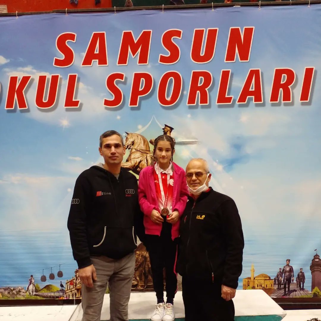 CanikMem's tweet photo. Okul Sporları Fedarasyonu Tırmanış Sporu Samsun İl Şampiyonası, Minik Kızlar kategorisinde @100uncuyilio öğrencimiz Berra Güngör il birincisi olmuştur. Öğrencimizi ve onu yetiştiren öğretmenlerini tebrik ediyor, başarılarının devamını diliyoruz...👏  @Uzunlar61551 @saroglu1977 https://t.co/wcv10wNeFv