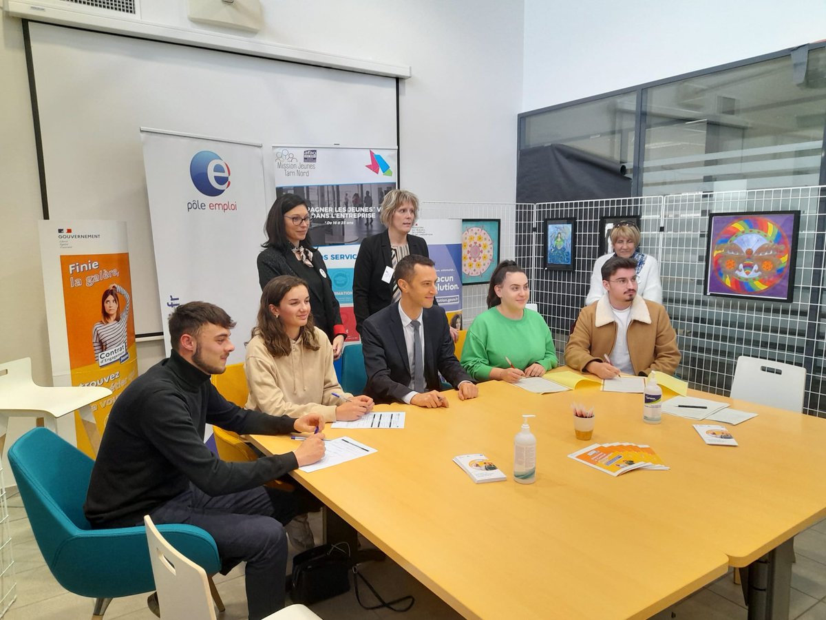 ProNadege's tweet image. #CEJ
À Gaillac, signatures de contrats d&apos;engagement jeune