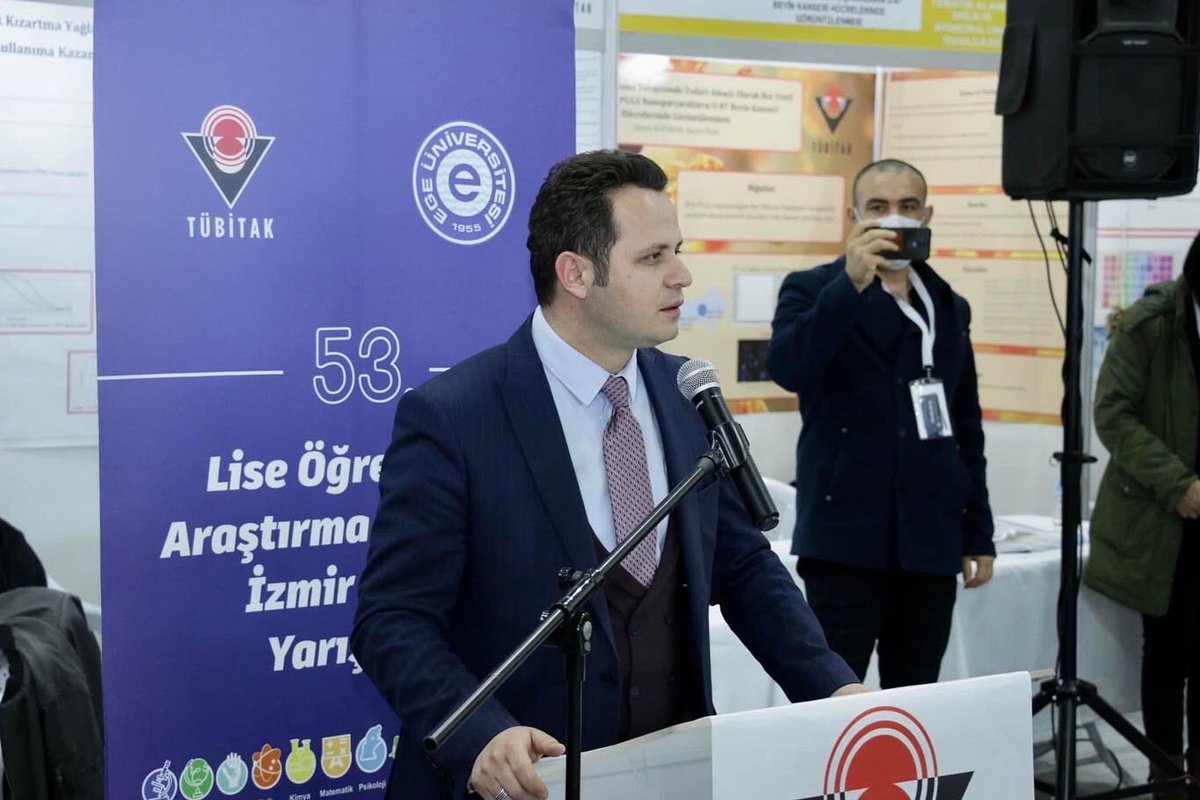 Projede emeği geçen öğrencilerimize, öğretmenlerimize ve yöneticilerimize bir kez daha teşekkür ediyor, başarılarının devamını diliyoruz. Bölge finallerine gelerek öğrencilerimizin heyecanına ortak olan İl Milli Eğitim Müdürümüz Sn. <a href="/emrecay55/">Emre ÇAY</a>’a teşekkürlerimizi arz ediyoruz.