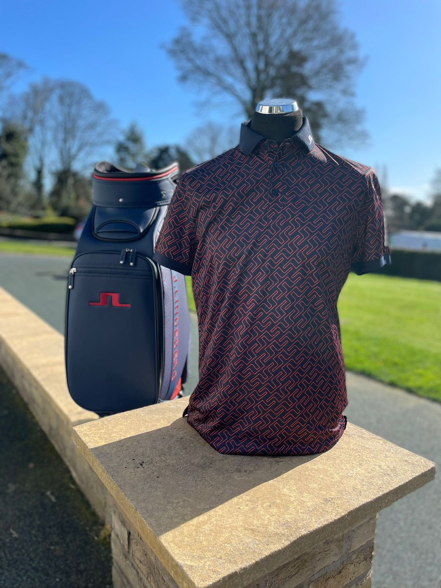 D E L I C I O U S - @jlindebergsport looking divine in the winter sun 🌞 - J.Lindeberg will not compromise on fashion or function. - The new collection combines their fashion DNA - contemporary colours, patterns, and a clean-cut design - with carefully chosen fabrics